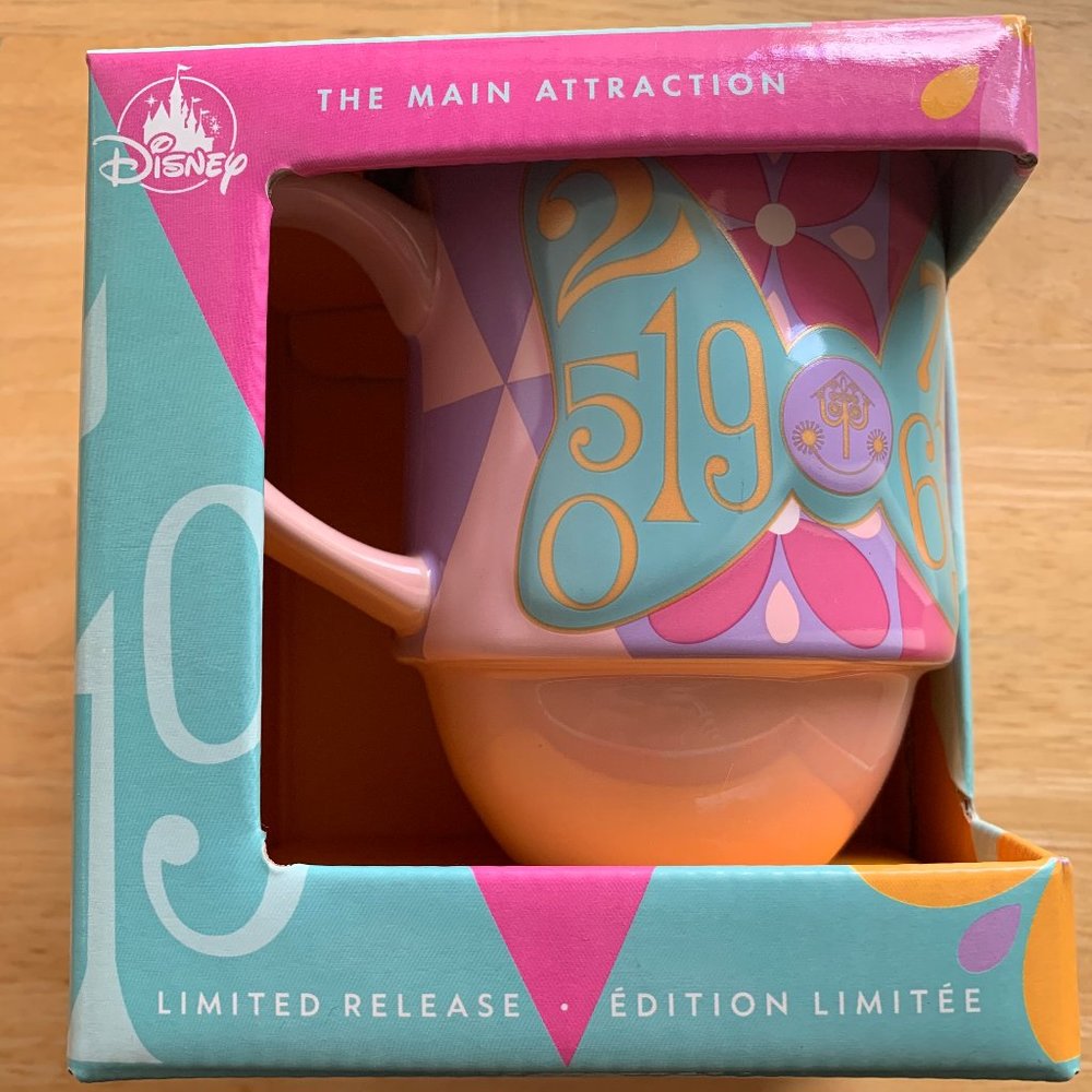 Minnie Mouse Main Attraction Small World Mug